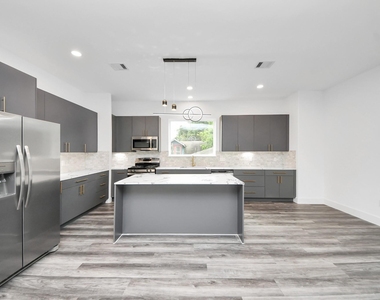 2709 Dennis Street - Photo Thumbnail 15