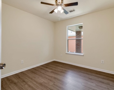 7622 Jonathon Court - Photo Thumbnail 9