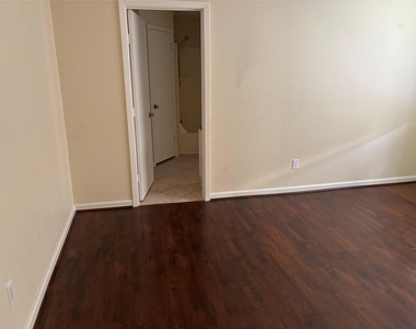 11427 Mulholland Drive - Photo Thumbnail 23
