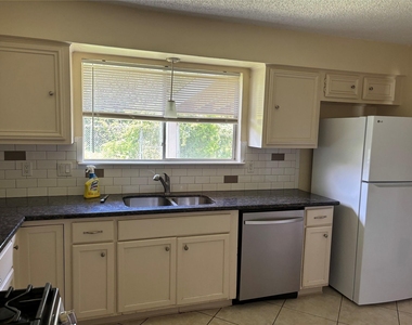 11427 Mulholland Drive - Photo Thumbnail 15