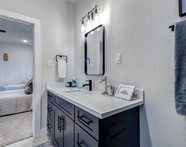 5407 Lee Street - Photo Thumbnail 31