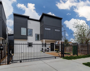 5407 Lee Street - Photo Thumbnail 2