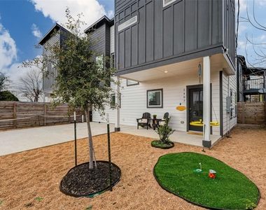5407 Lee Street - Photo Thumbnail 4