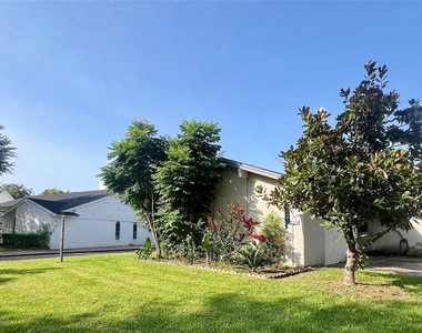 18326 Cape Bahamas Lane - Photo Thumbnail 27
