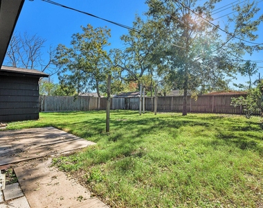 6325 Rowan Lane - Photo Thumbnail 15
