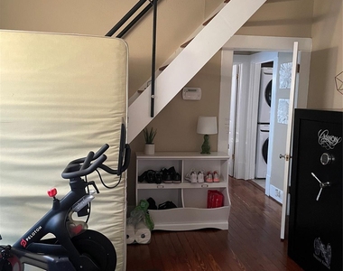 4204 Crawford Street - Photo Thumbnail 5