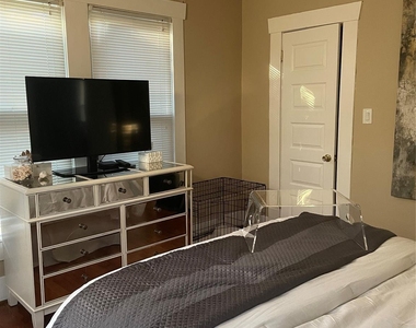 4204 Crawford Street - Photo Thumbnail 11