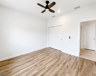 42723 Valley Brooks Street - Photo Thumbnail 4