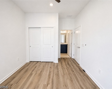 42723 Valley Brooks Street - Photo Thumbnail 10