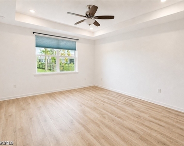 42723 Valley Brooks Street - Photo Thumbnail 12