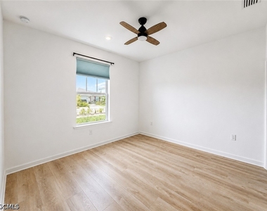 42723 Valley Brooks Street - Photo Thumbnail 3