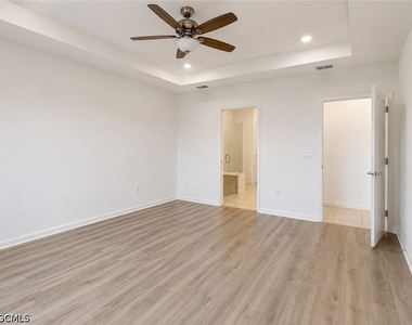 42723 Valley Brooks Street - Photo Thumbnail 13