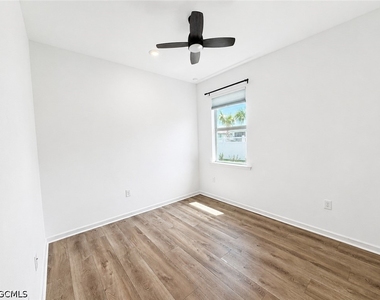 42723 Valley Brooks Street - Photo Thumbnail 9