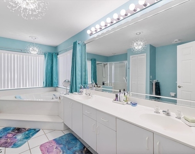 13870 Silver Lake Court - Photo Thumbnail 18
