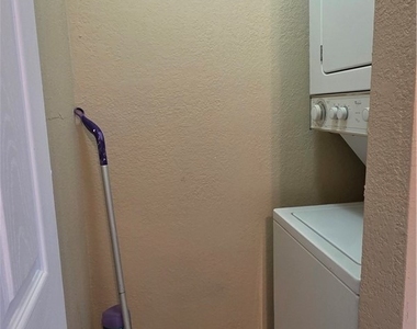 3419 Winkler Avenue - Photo Thumbnail 6