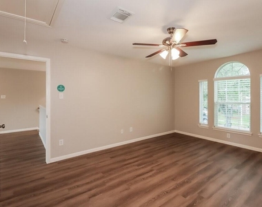 2427 Ranch Hollow Court - Photo Thumbnail 10