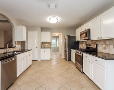 2427 Ranch Hollow Court - Photo Thumbnail 5