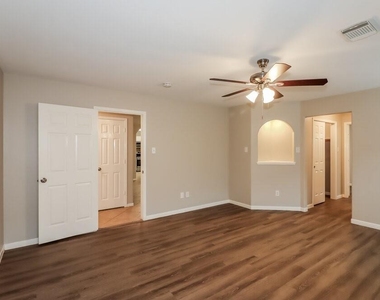 2427 Ranch Hollow Court - Photo Thumbnail 8