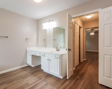 2427 Ranch Hollow Court - Photo Thumbnail 12