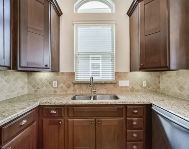 2016 Sabine Street - Photo Thumbnail 14