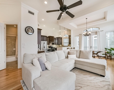 2016 Sabine Street - Photo Thumbnail 4
