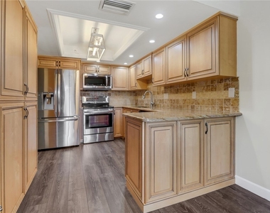 7115 Lakeridge Court - Photo Thumbnail 11