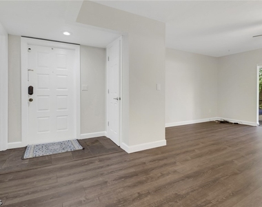 7115 Lakeridge Court - Photo Thumbnail 3