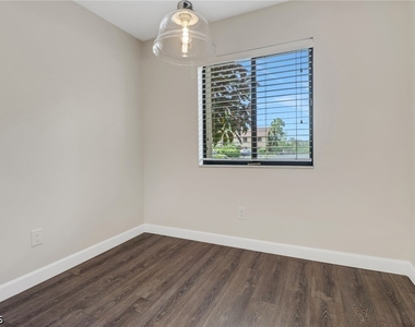 7115 Lakeridge Court - Photo Thumbnail 13