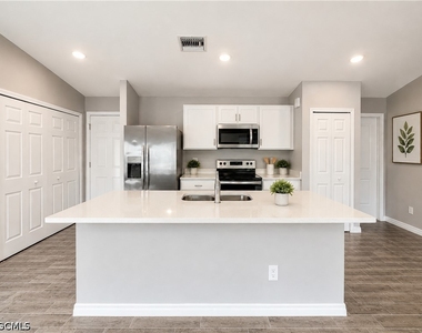 2728 Ne 5th Place - Photo Thumbnail 5