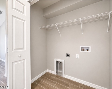2728 Ne 5th Place - Photo Thumbnail 20