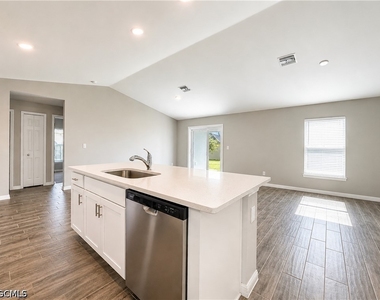 2728 Ne 5th Place - Photo Thumbnail 9