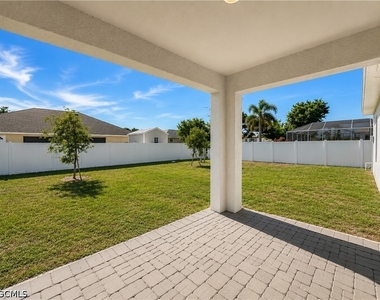 2728 Ne 5th Place - Photo Thumbnail 21