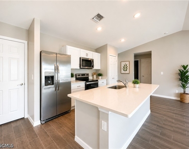 2728 Ne 5th Place - Photo Thumbnail 11