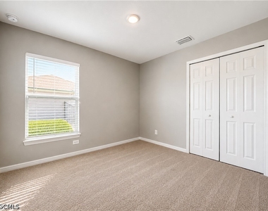 2728 Ne 5th Place - Photo Thumbnail 15