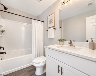 2728 Ne 5th Place - Photo Thumbnail 19