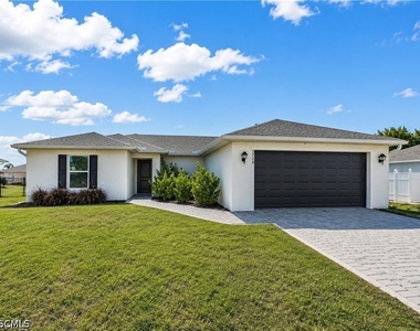2728 Ne 5th Place - Photo Thumbnail 1