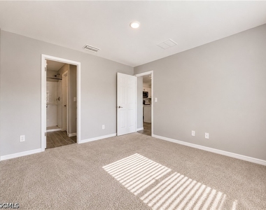 2728 Ne 5th Place - Photo Thumbnail 13