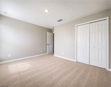 2728 Ne 5th Place - Photo Thumbnail 17