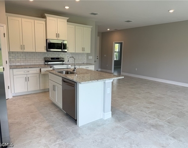 3607 62nd Street W - Photo Thumbnail 8