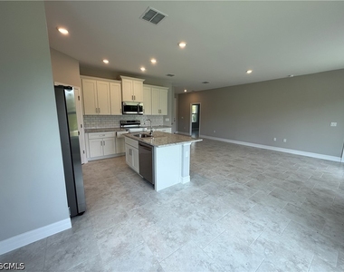 3607 62nd Street W - Photo Thumbnail 9