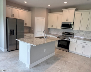 3607 62nd Street W - Photo Thumbnail 7