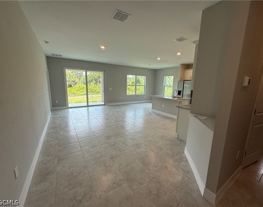 3607 62nd Street W - Photo Thumbnail 4