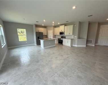 3607 62nd Street W - Photo Thumbnail 10