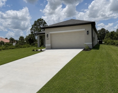 3607 62nd Street W - Photo Thumbnail 1