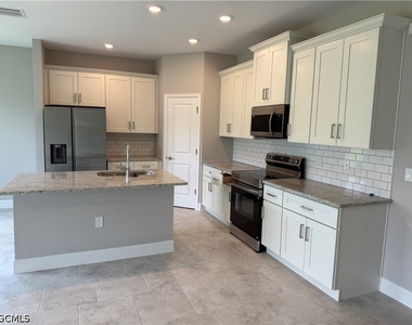 3607 62nd Street W - Photo Thumbnail 6