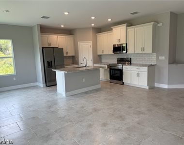 3607 62nd Street W - Photo Thumbnail 11