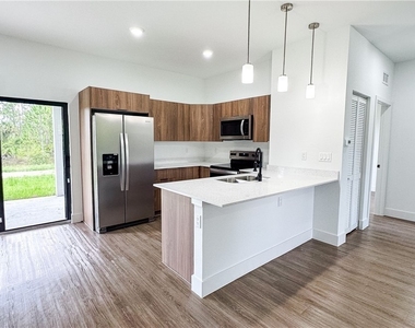 1148 Craft Street E - Photo Thumbnail 8