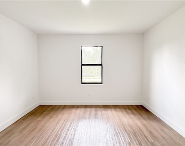 1148 Craft Street E - Photo Thumbnail 13