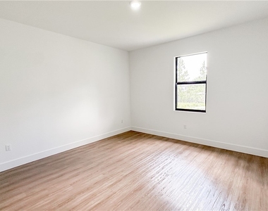 1148 Craft Street E - Photo Thumbnail 12