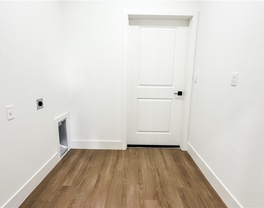 1148 Craft Street E - Photo Thumbnail 18